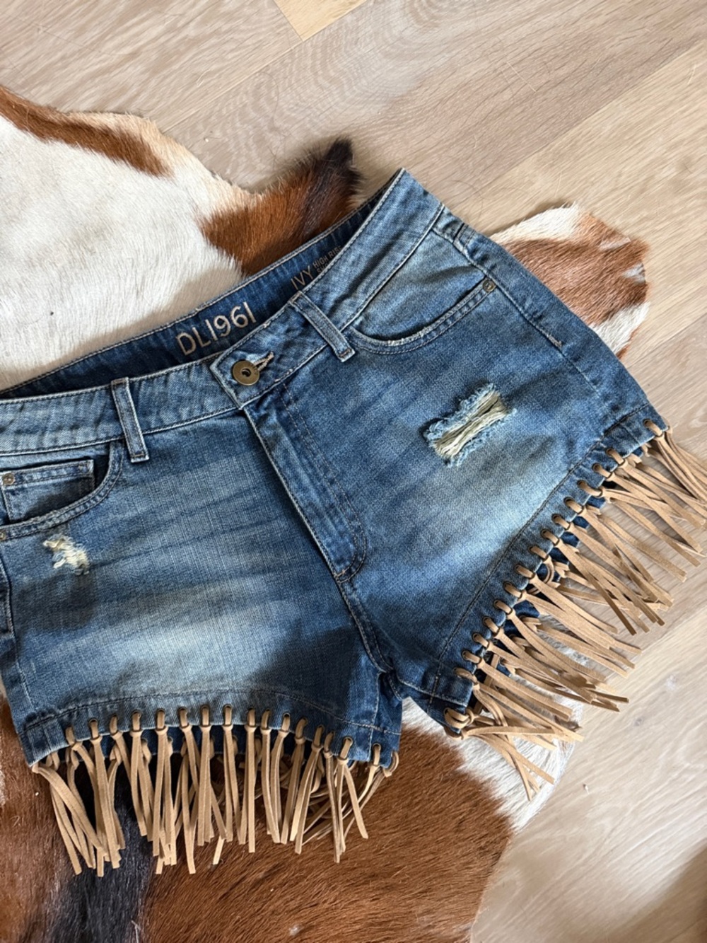 DL1961 fringe shorts✨